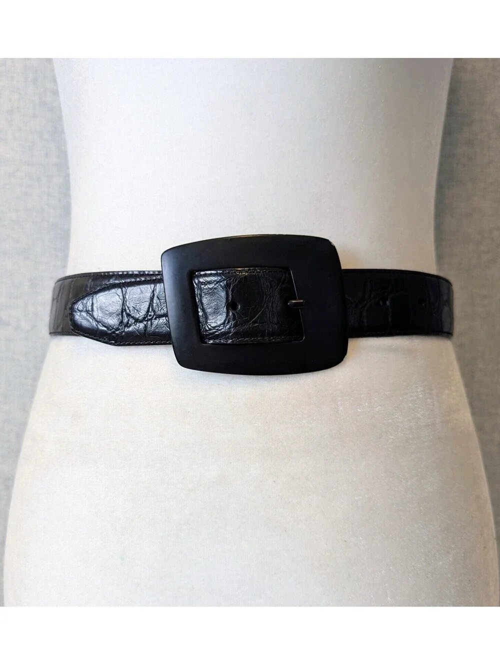 Vintage croc embossed leather belt w/ matte black irregular buckle - Size S